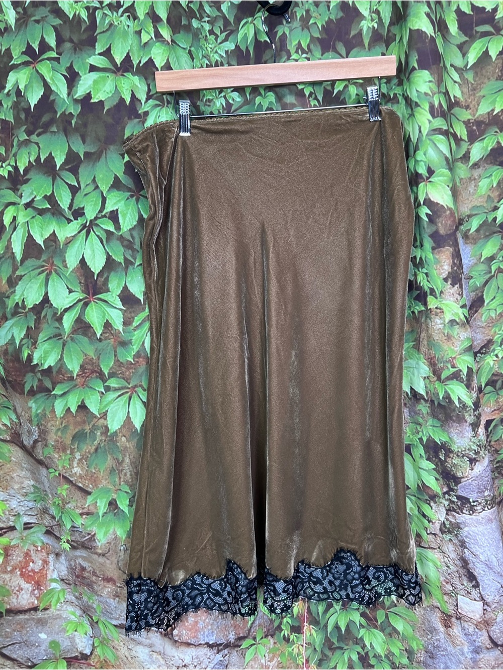 HOUSE OF HARLOW Quiet Luxury Bronze Crushed Velvet Longline Lace Trim Skirt, L - Picture 8 of 13